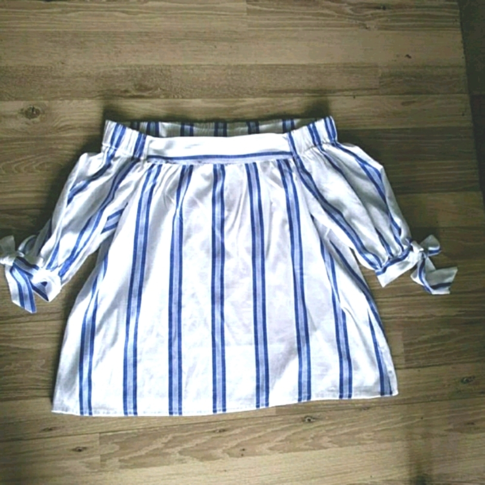 🎈3/$20 Passport blue white striped off shoulder